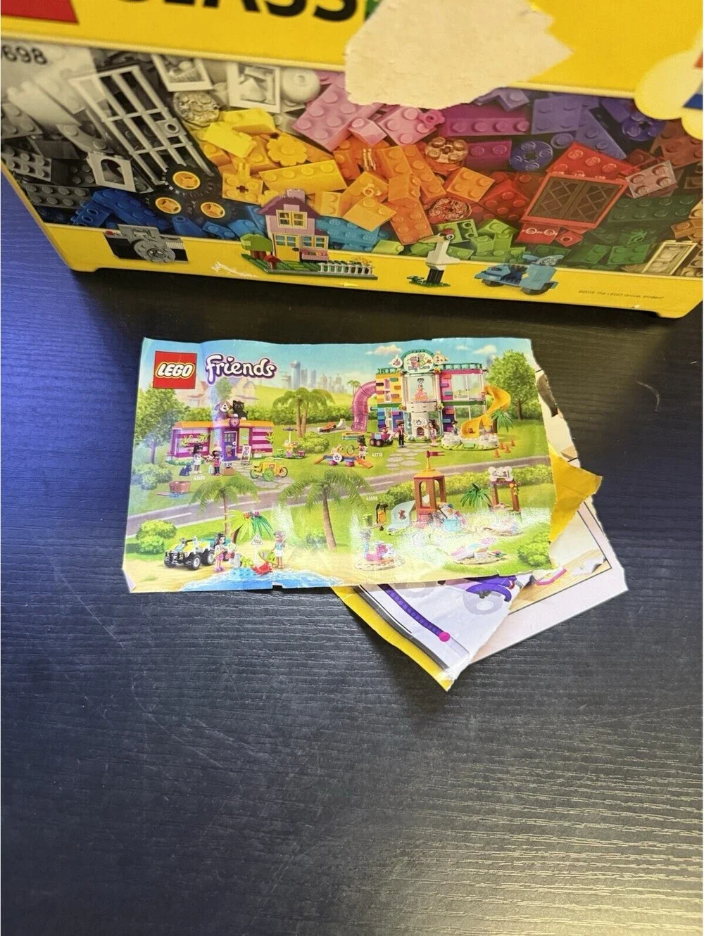 LEGO Classic 10698 Large Creative Brick Box Mixed Pieces Baseplates Manuals